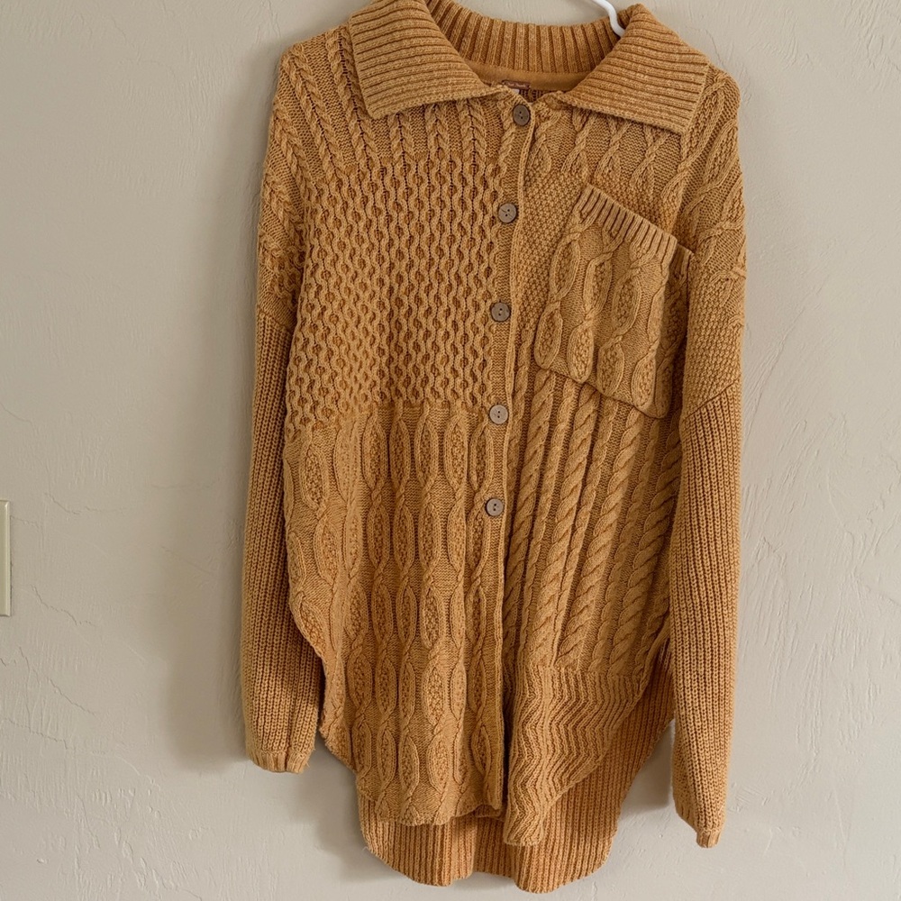 Free People Cable Knit Cardigan - mustard yellow
Worn Once. Excellent Condition!
